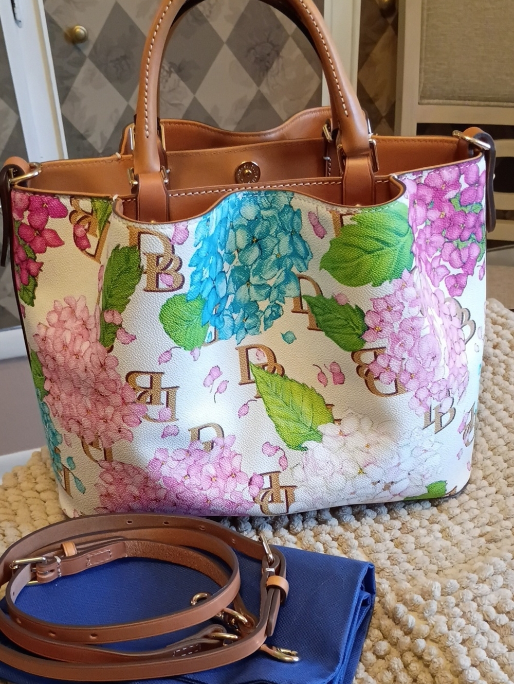 Dooney hydrangea monogram floral Brenna satchel - Picture 3 of 17
